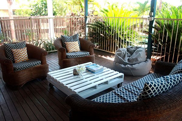 White-Pallet-Coffee-Table