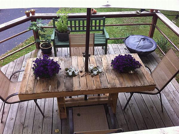Wood-Pallet-Patio-Table