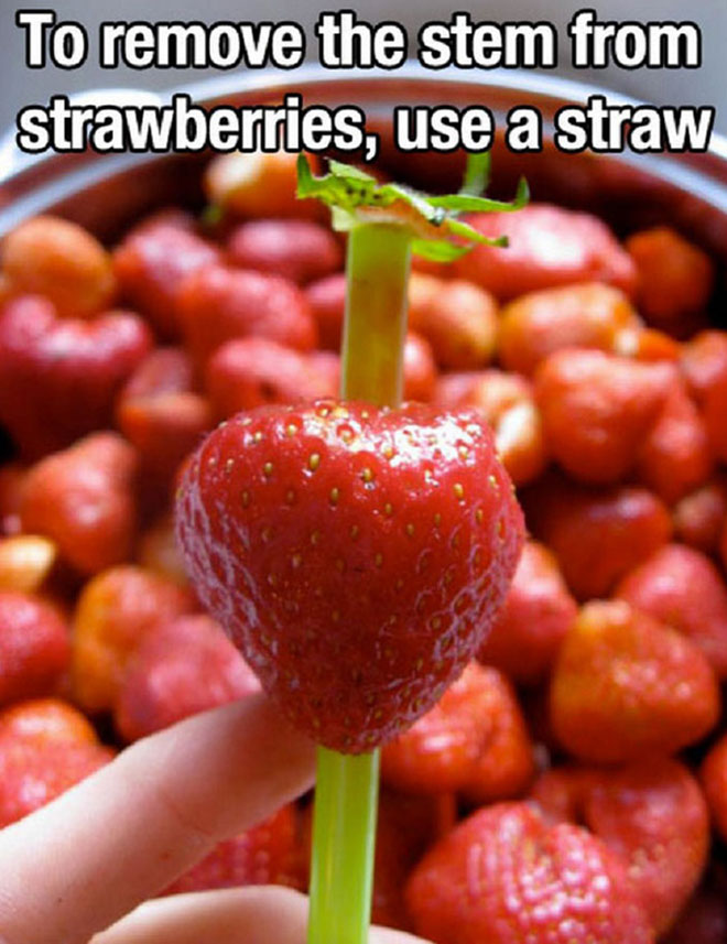 Pour retirer les tiges de vos fraises, utilisé une paille