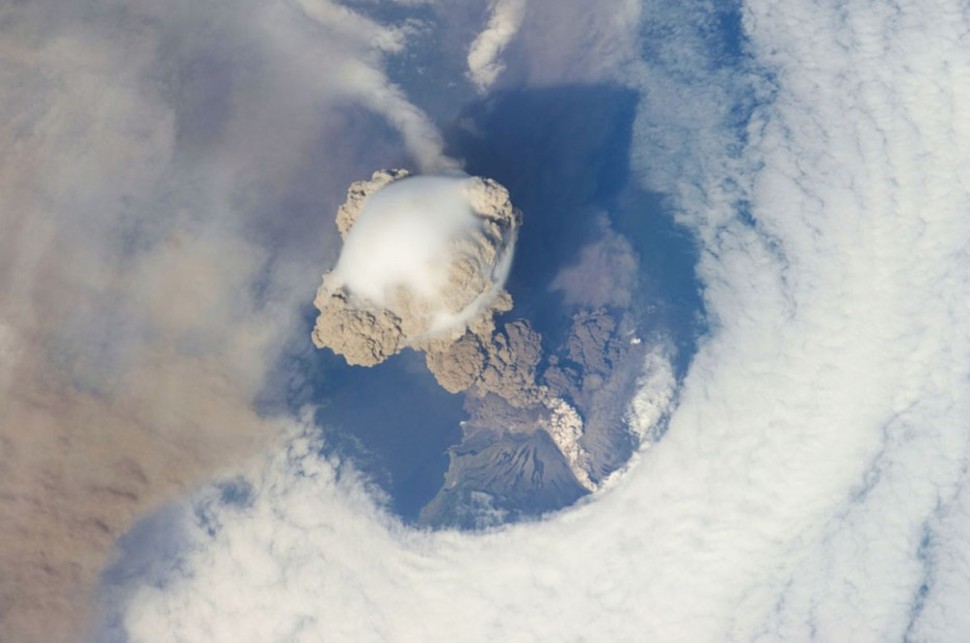 L'éruption du volcan Sarytchev en Russie (2009)