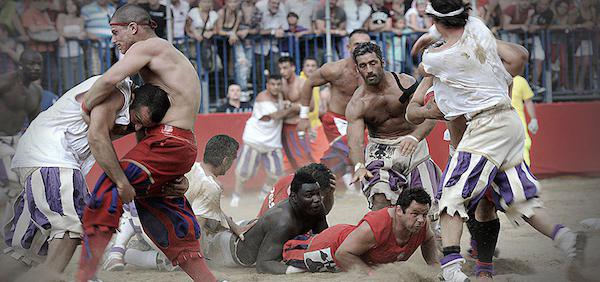 calcio-storico-might-be-the-most-brutal-sport-on-the-planet-31-photos-video-3